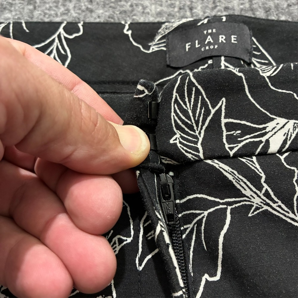 White House Black Market The Flare Crop Pants Size 10 Black Floral‎ Mid Rise - Picture 6 of 11